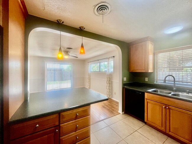 Building Photo - 235 Andros Dr