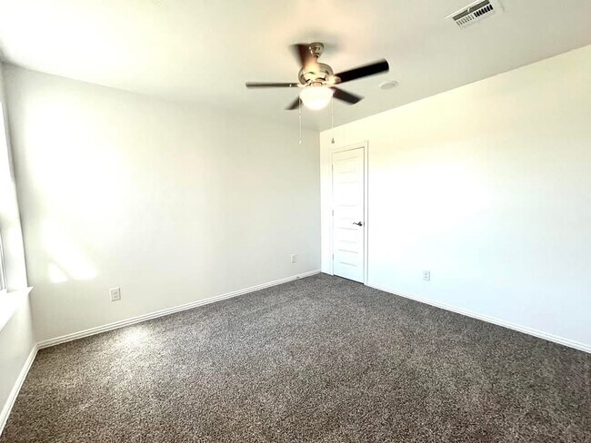 Building Photo - 914 Indian Plns Rd