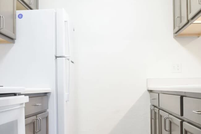 Building Photo - 811 S Carney Dr