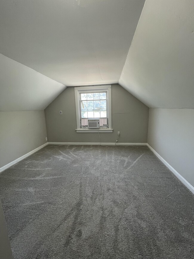 Building Photo - 168 Mays St