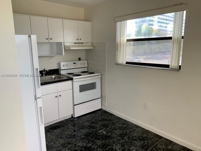 Building Photo - 3522 NE 166th St