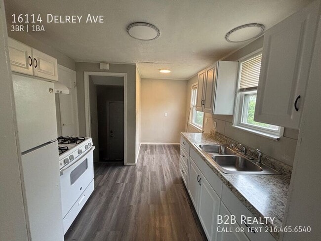 Building Photo - 16114 Delrey Ave