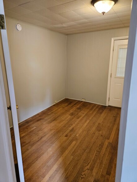 Building Photo - 506 E Hillside Dr