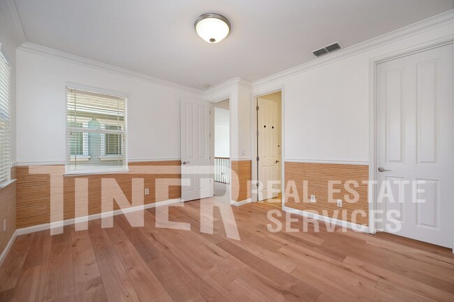 Building Photo - 2469 Kinsella Way