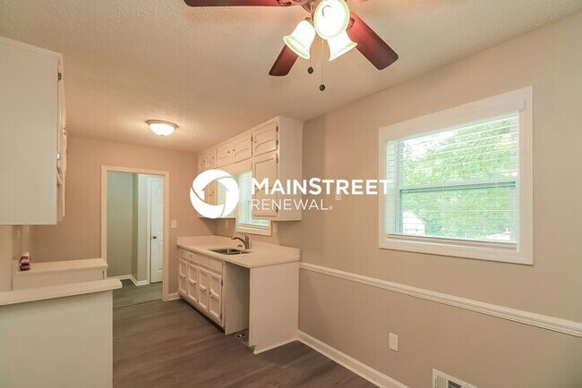 Building Photo - 3 Bedroom Pet-Friendly Home in Rex, GA wit...