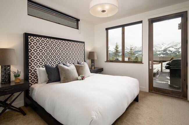 Building Photo - 6 Silver Peaks Dr