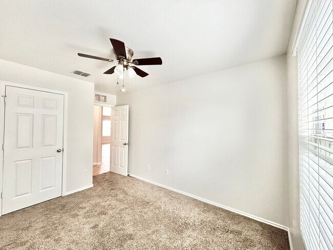 Building Photo - Beautiful 2 Story Home in Hanover Cove!