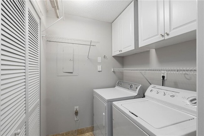 Building Photo - 640 Granville Ct