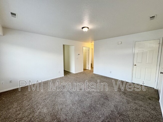 Building Photo - 49 S 200 W