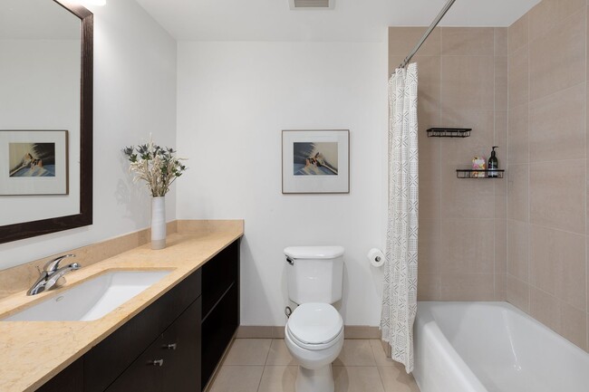 Building Photo - Great natural light in a large condo near ...