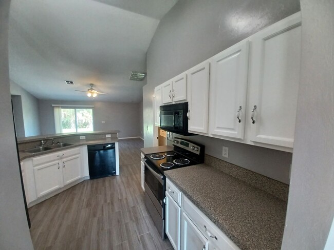 Building Photo - 2720 Soaring Hawk Dr