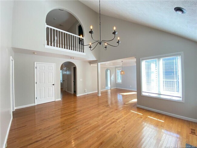 Building Photo - 462 Crown Point