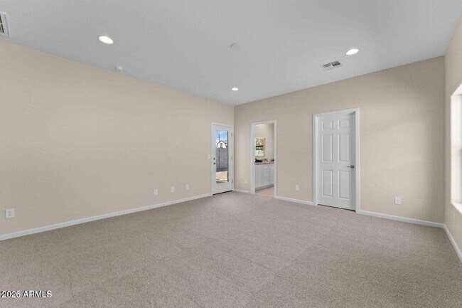 Building Photo - 414 E Eason Ave