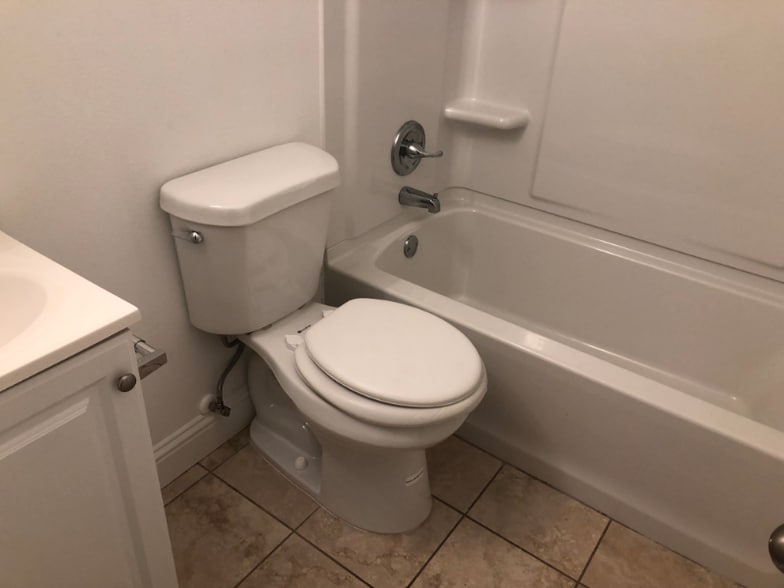 Building Photo - 211 Green Acres Rd