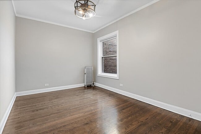 Building Photo - 6553 N Greenview Ave