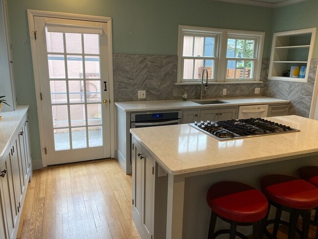 Building Photo - Amazing Irvington Charm - 3 bedroom Duplex...