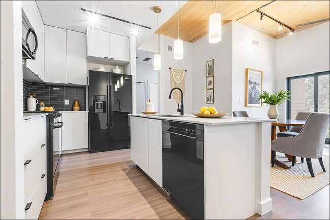 Building Photo - 3515 Webberville Rd