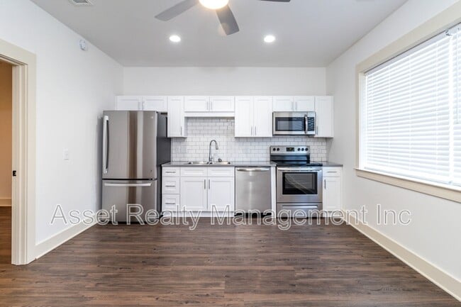 Building Photo - 1120 Franck St