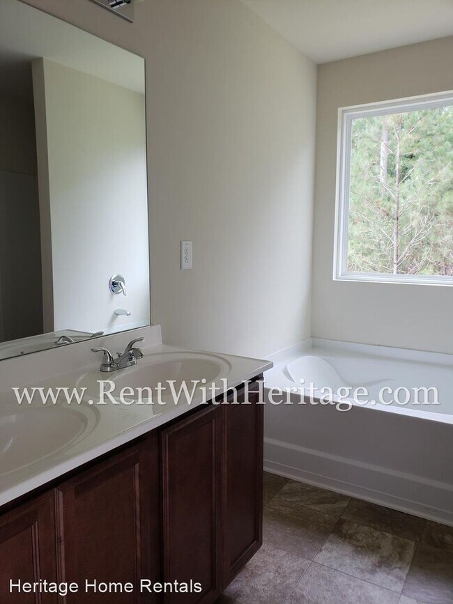 Building Photo - 3 br, 2.5 bath House - 4033 Sitka Drive