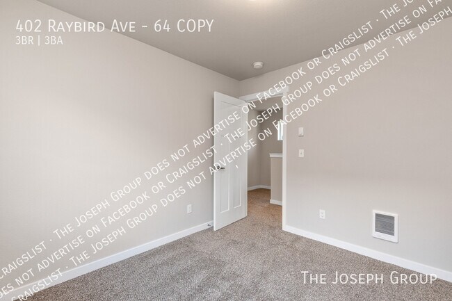 Building Photo - 402 Raybird Ave