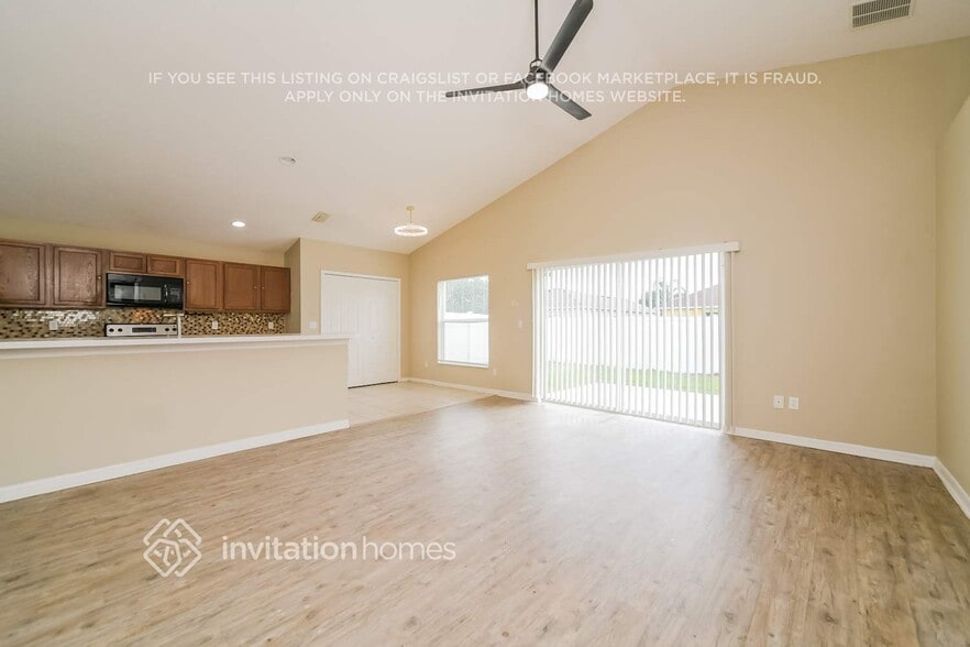 Building Photo - 727 Versailles Ln