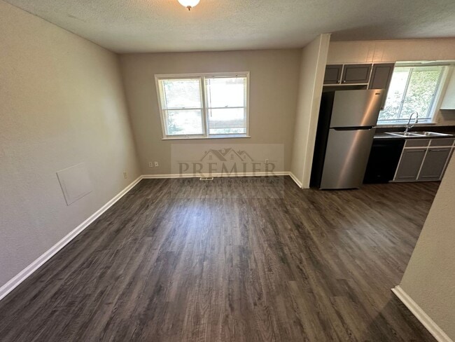 Building Photo - 4 bd/1.5 ba  house Rent $1475 -11808 Small...