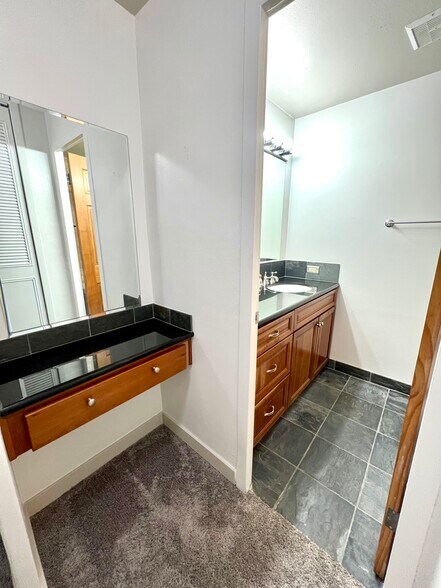 Building Photo - 4600 E Asbury Cir
