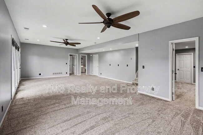 Building Photo - 5605 NE Coral Dr