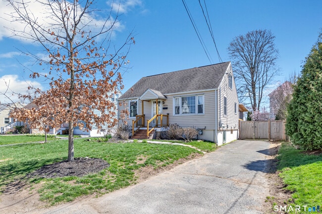 Building Photo - 855 Riverside Dr