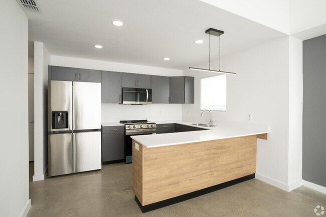 Building Photo - 4001 Peach Ln