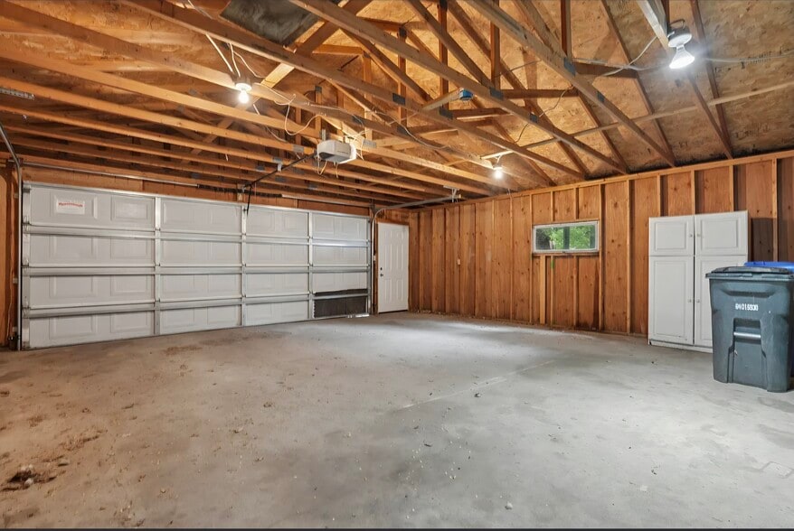 Building Photo - 223 11th Ave N
