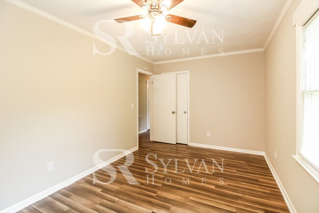 Building Photo - Enjoy living the good life in this 4 BR, 3 BA brick rancher