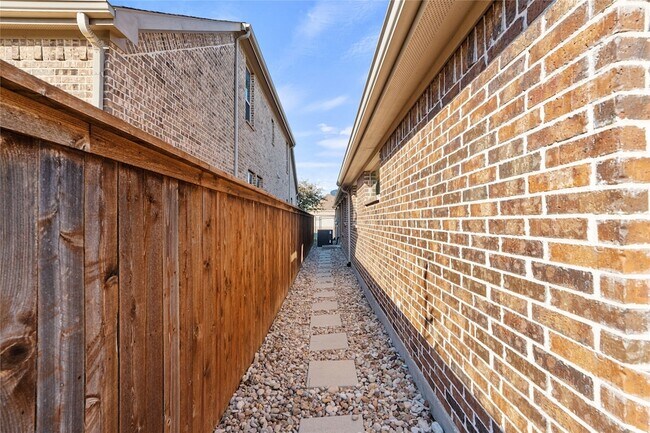 Building Photo - 1734 Morning Mist Way