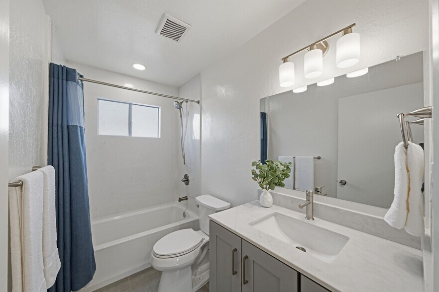 Building Photo - 1731 Ross Cir