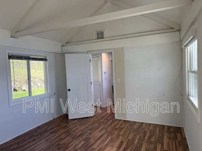Building Photo - 12495 Oakwood Shores St