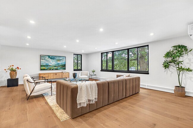 Building Photo - 935 Washington St