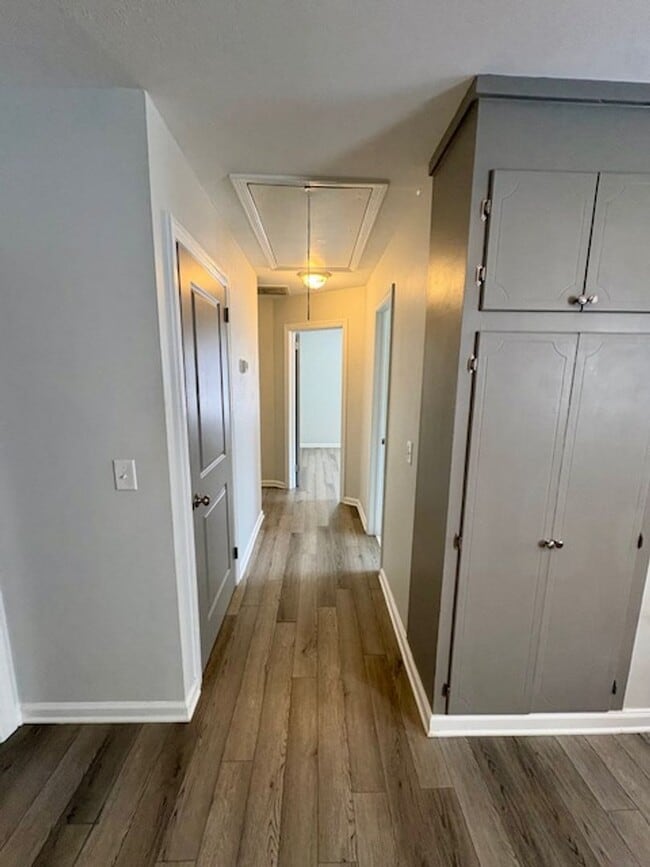 Building Photo - Charming Three Bedroom Duplex on Harborvie...