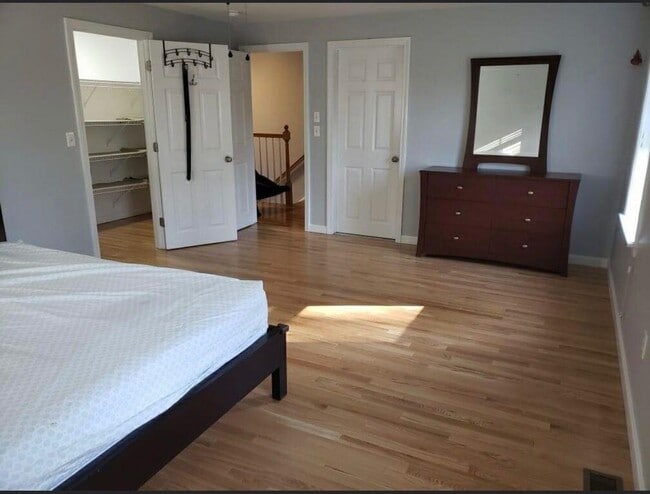 Building Photo - 9 Sunblaze Dr