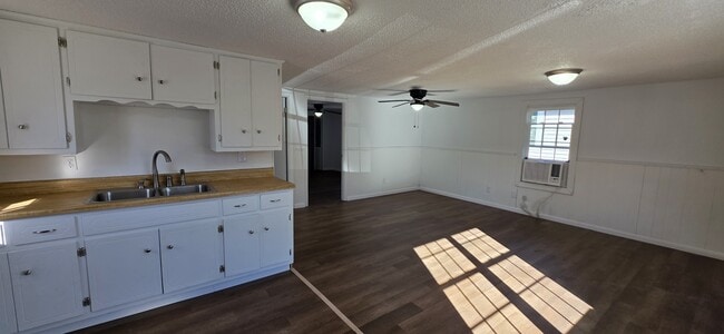 Building Photo - 1607 Warnke Rd NW