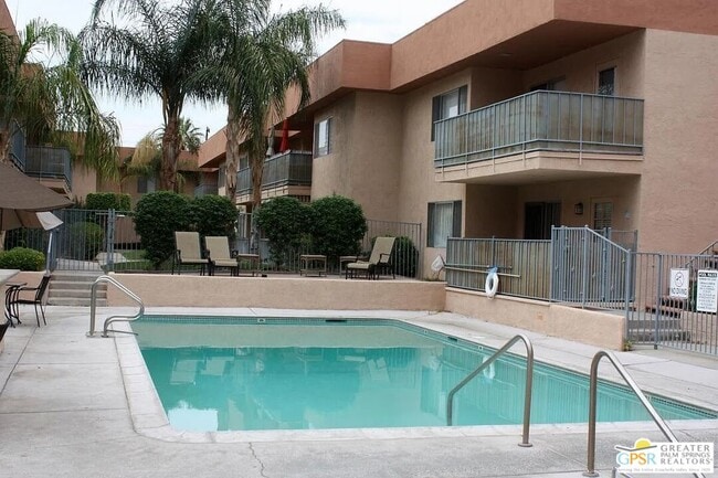 Building Photo - 400 N Sunrise Way