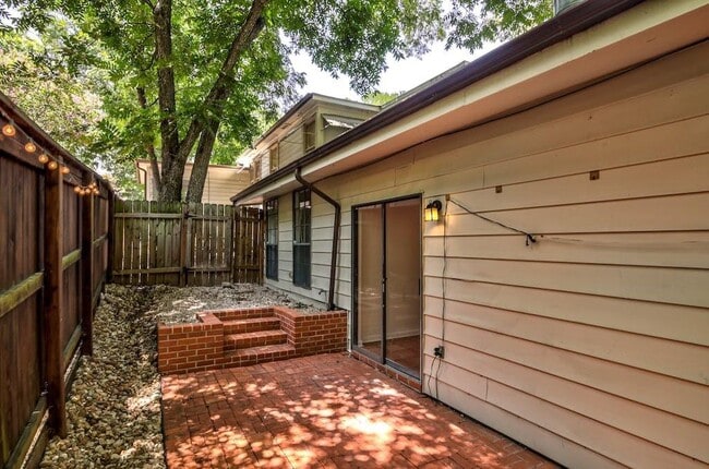 Building Photo - 2909 Windsor Rd