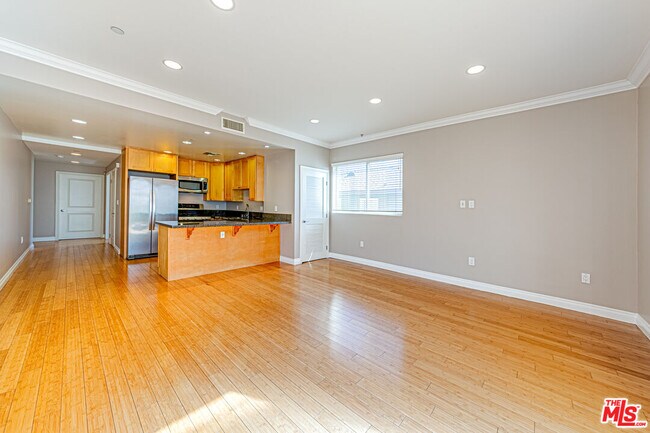 Building Photo - 3061 W 12th Pl