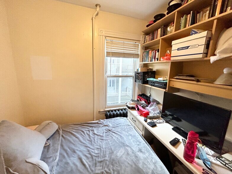 Building Photo - 12 Oswald St