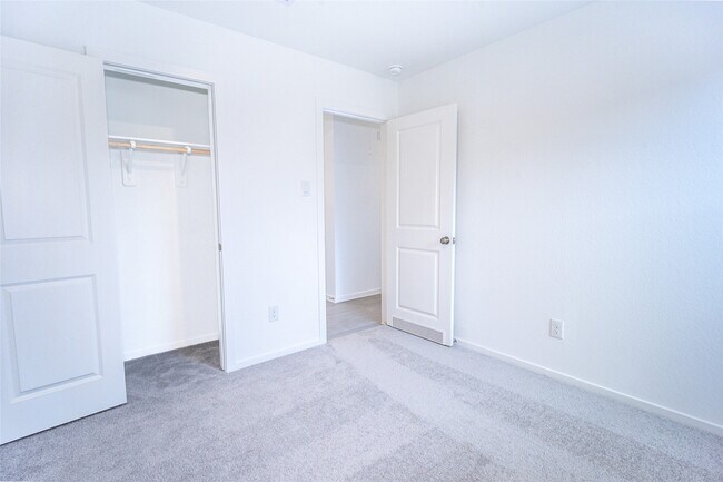 Building Photo - 5610 Shelford Birch Dr