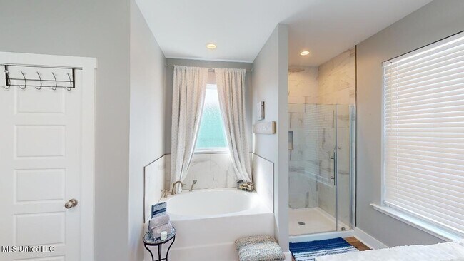 Building Photo - 1215 Ocean View Dr