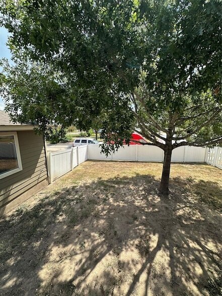 Building Photo - 18520 Mammoth Cave Blvd