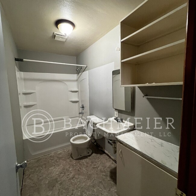 Building Photo - 405 SE 18th St