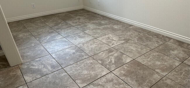 Building Photo - 938 Madison St