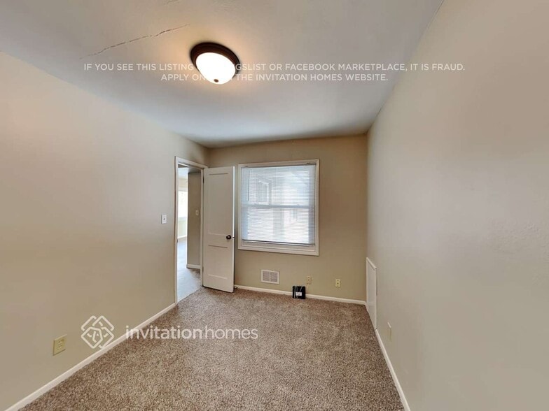 Building Photo - 2944 Albert St N