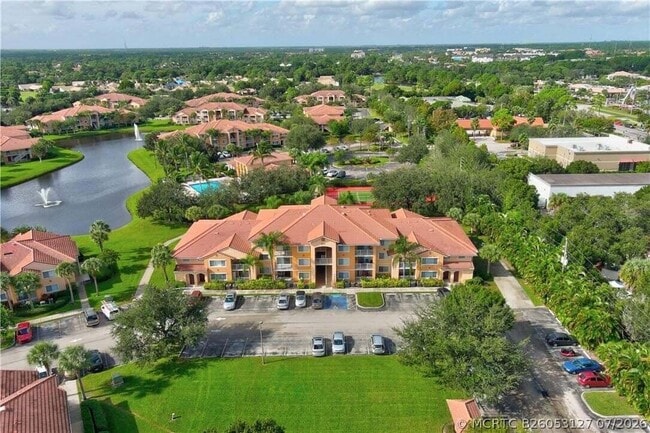 Building Photo - 231 SW Palm Dr